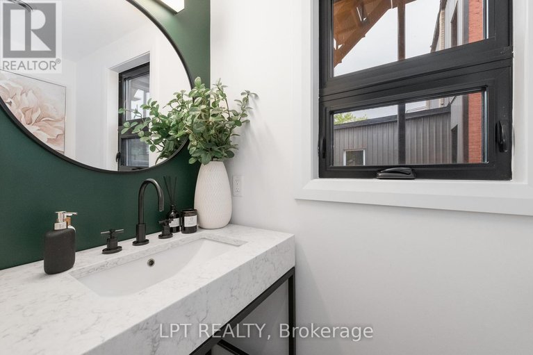 28269196/323-booth-street/west-centre-town/ottawa/ontario/K1R7K1_21