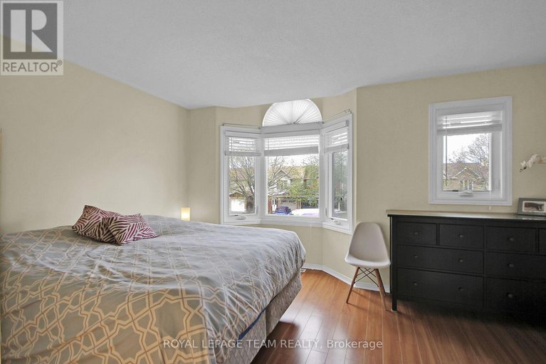 28518237/102-longshire-circle/longfields/ottawa/ontario/K2J4K8_28