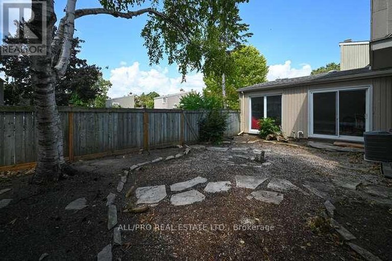 29261422/56-jackson-court/beaverbrook/ottawa/ontario/K2K1B7_30