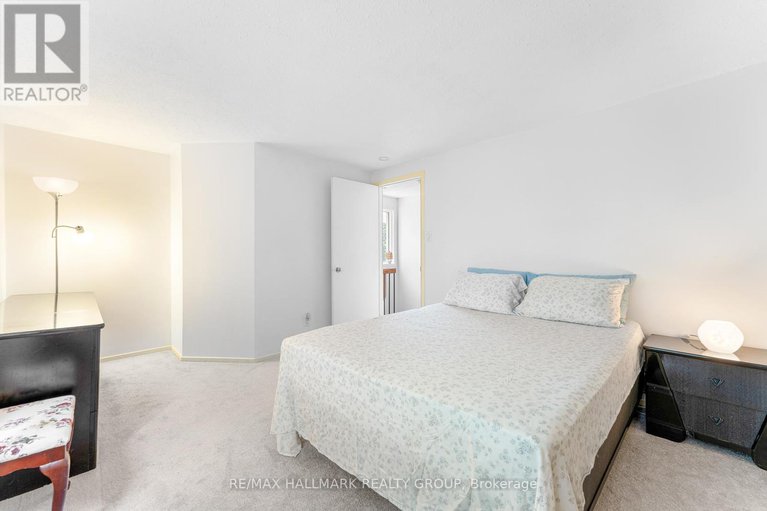 28819606/41-sovereign-avenue/craig-henrywoodvale/ottawa/ontario/K2G4W8_29