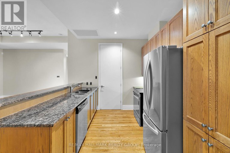 28579122/ph5-330-loretta-avenue-s/west-centre-town/ottawa/ontario/K1S4E8_23