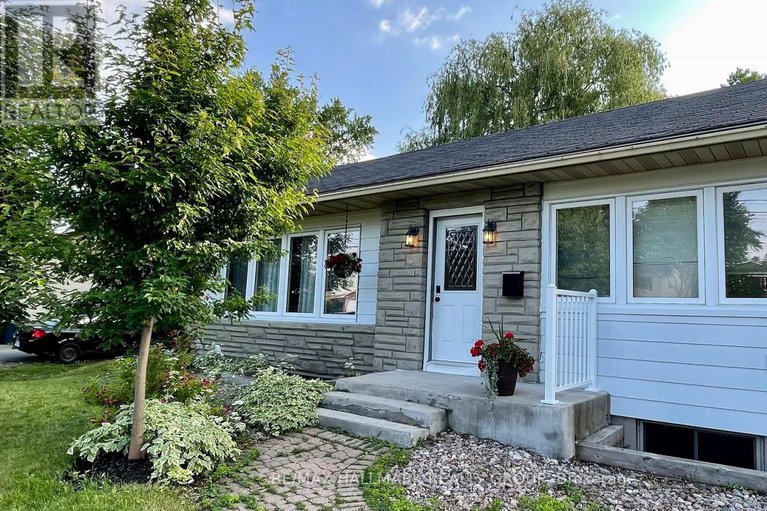 27910607/1926-belcourt-boulevard/chateauneuf/ottawa/ontario/K1C1M5_3