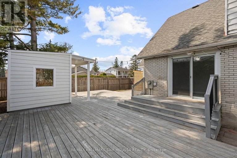 29677666/2750-consul-avenue/bruce-farmgraham-parkqualicumbellands/ottawa/ontario/K2H7H7_46