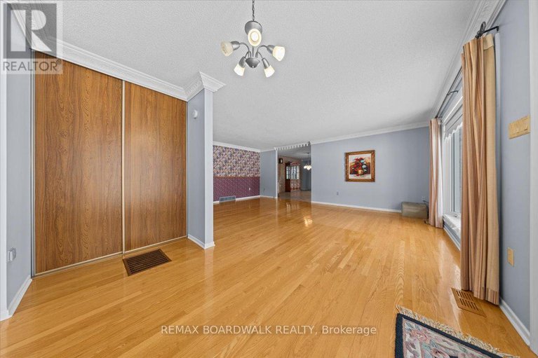 29358697/4547-carlsbad-lane/sarsfieldbearbrook/ottawa/ontario/K0A3H0_3