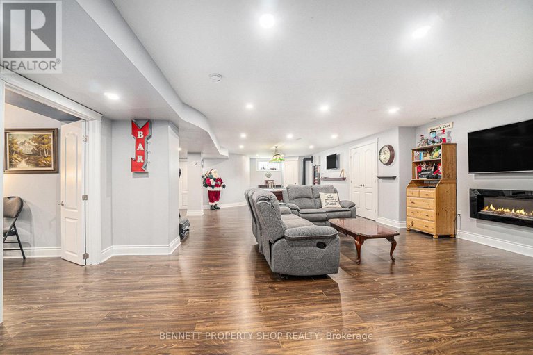 28526426/6535-empire-grove-street/greely/ottawa/ontario/K4P1G6_21