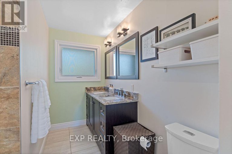 29077566/19-sunnycrest-drive/city-viewskylinefisher-heightsparkwood-hills/ottawa/ontario/K2E5Y3_25