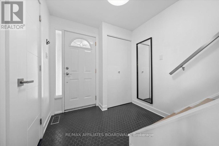 28416743/423-viewmount-drive/borden-farmstewart-farmcarleton-heightsparkwood-hills/ottawa/ontario/K2E7P1_7