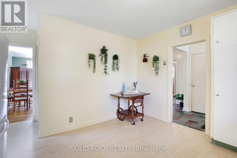 28861581/632-chadburn-avenue/riverview-park/ottawa/ontario/K1G0Y7_9