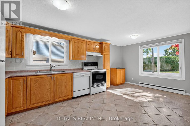 28952010/289-amiens-street/bilberry-creekqueenswood-heights/ottawa/ontario/K1E1N3_9