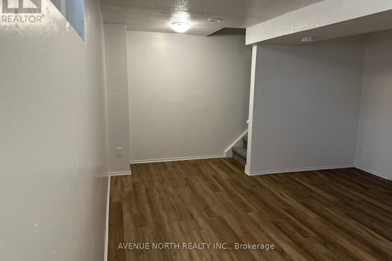 28858840/1790-dondale-st-street/pineview/ottawa/ontario/K1B5H8_17