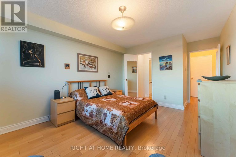 29240372/903-555-brittany-drive/viscount-alexander-park/ottawa/ontario/K1K4C5_17