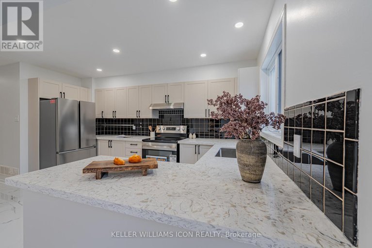 29304812/32-ashpark-crescent/hunt-club-parkgreenboro/ottawa/ontario/K1T3N8_15