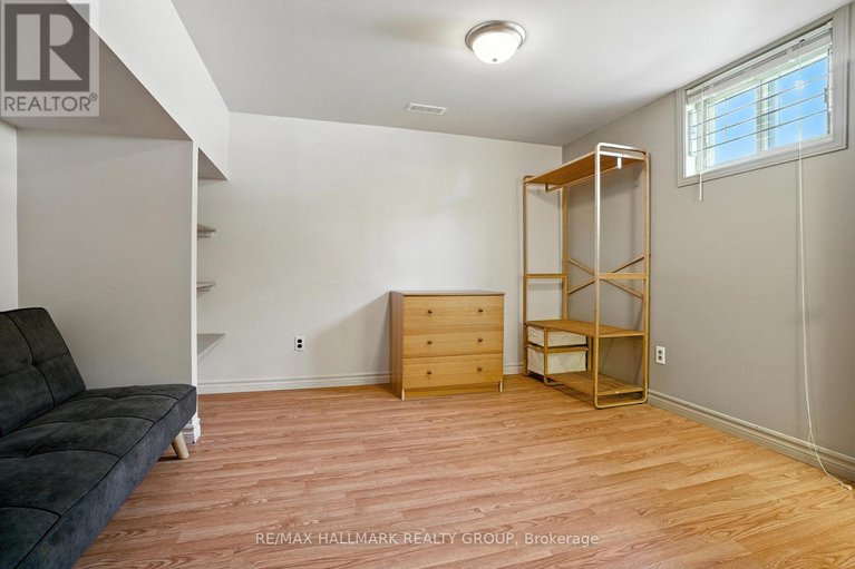 28649205/487-wolffdale-crescent/overbrookcastle-heights/ottawa/ontario/K1K1N6_30