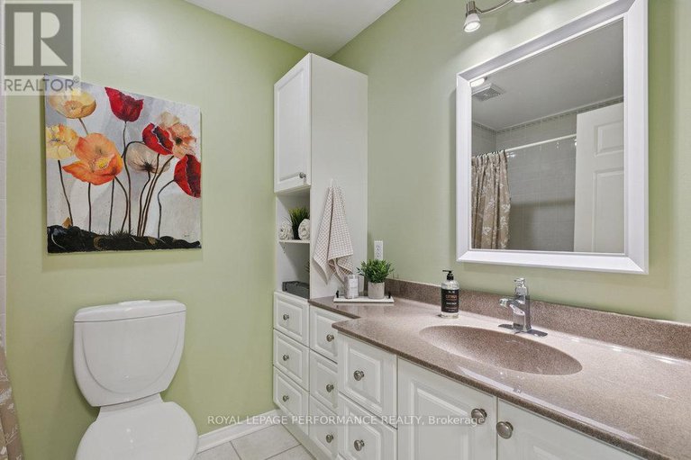 29032584/560-thomson-street/viscount-alexander-park/ottawa/ontario/K1K2J8_27