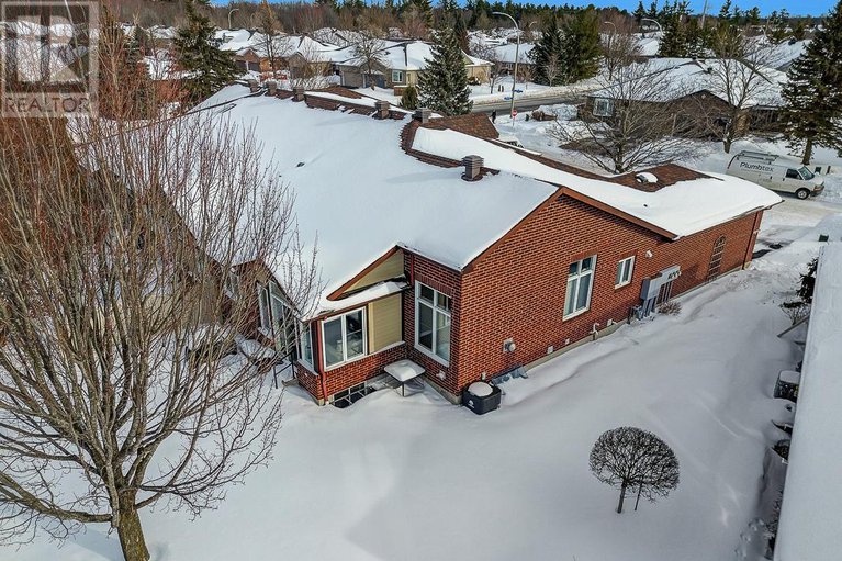 29371710/47-peregrine-crescent/bridlewood/ottawa/ontario/K2M2T2_26
