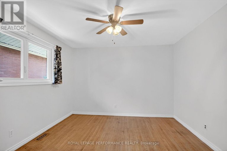 29602212/1879-sharel-drive/urbandale-acres/ottawa/ontario/K1H6W3_10