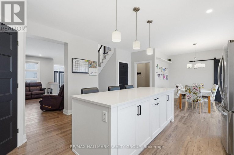 29668379/1212-avignon-street/embrun/russell/ontario/K0A1W0_14