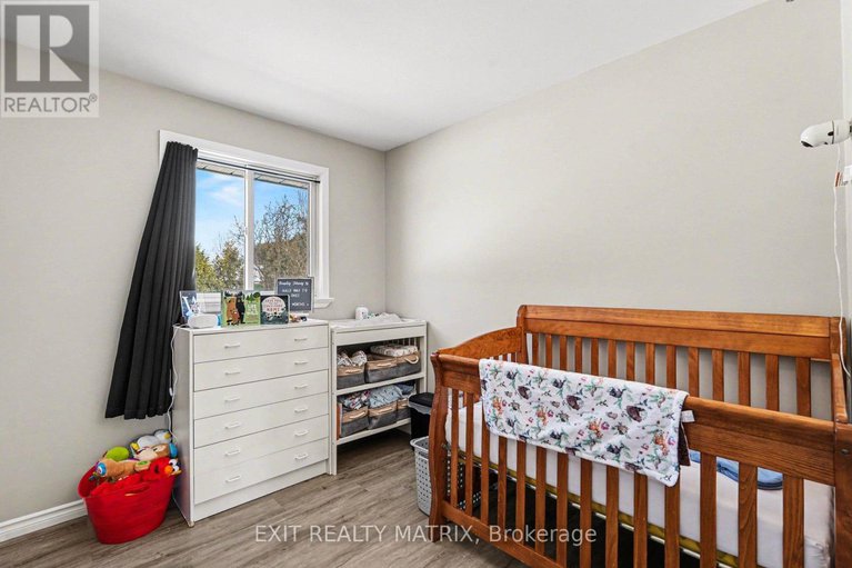 29433670/528-keatley-road/kinburn/ottawa/ontario/K7S3G7_16