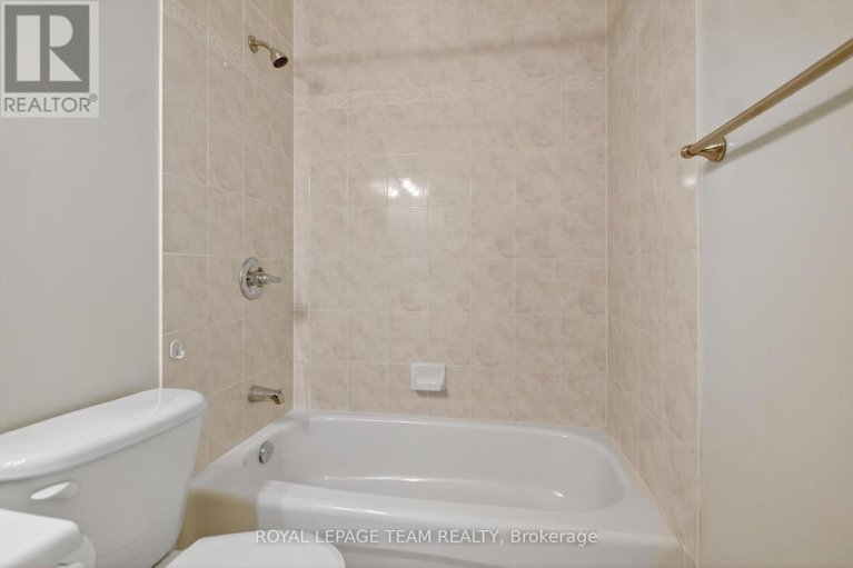 29237185/5553-doctor-leach-drive/manotick-village-manotick-estates/ottawa/ontario/K4M1L6_21