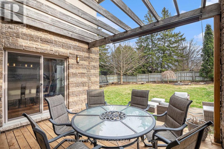 28239402/1934-lenester-avenue/mckellar-heightsglabar-park/ottawa/ontario/K2A1J9_32