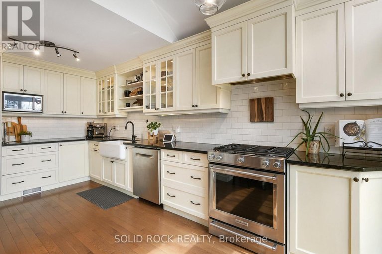 29651651/20-shetland-way/bridlewood/ottawa/ontario/K2M1R9_13