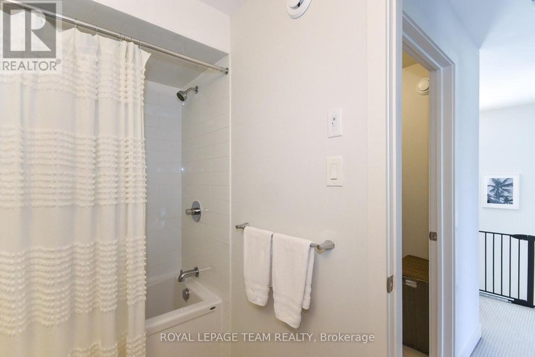 29666466/725-capricorn-circle/riverside-southgloucester-glen/ottawa/ontario/K4M0J4_40