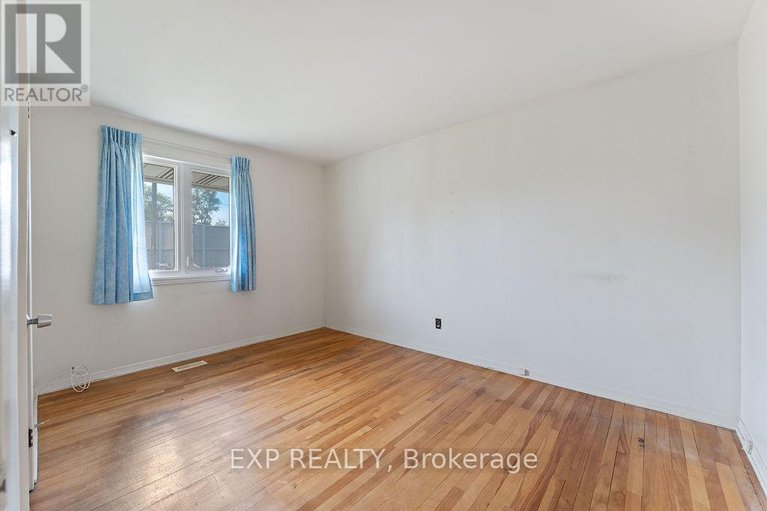 28779116/2536-roman-avenue/queensway-terrace-north/ottawa/ontario/K2B7X9_8