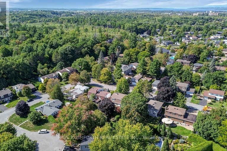 29687415/10-cosburn-avenue/arlington-woods/ottawa/ontario/K2H8A1_37
