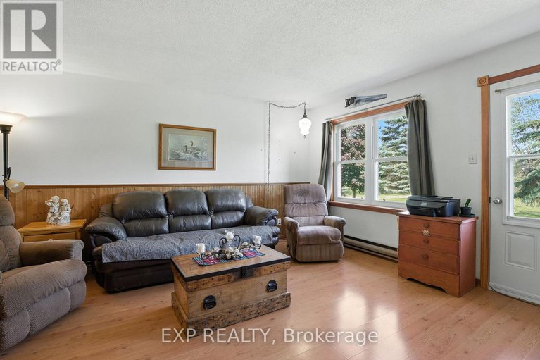 28525895/7800-34-highway/vankleek-hill/champlain/ontario/K0B1R0_10