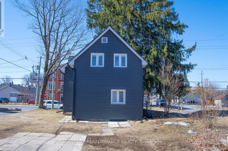 28339232/621-edwards-street/town-of-rockland/clarence-rockland/ontario/K4K1K2_16