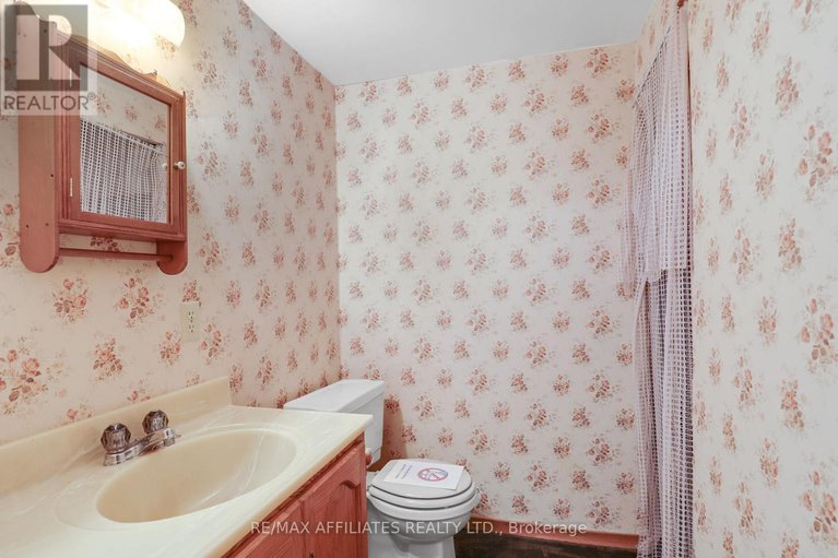 28771604/17-canfield-road/sheahan-estatestrend-village/ottawa/ontario/K2H5S7_26