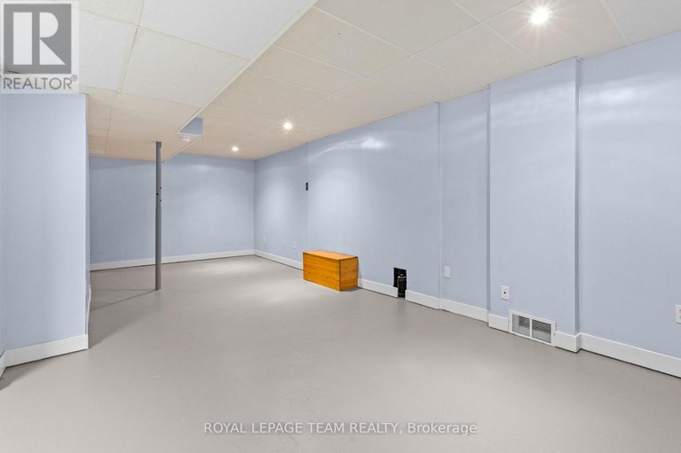 29585057/6356-mary-jane-crescent/chateauneuf/ottawa/ontario/K1C3C2_35