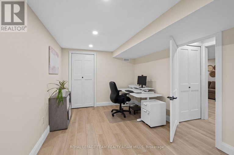 28834726/1095-boucher-crescent/manotick-south-to-roger-stevens/ottawa/ontario/K4M1B3_28