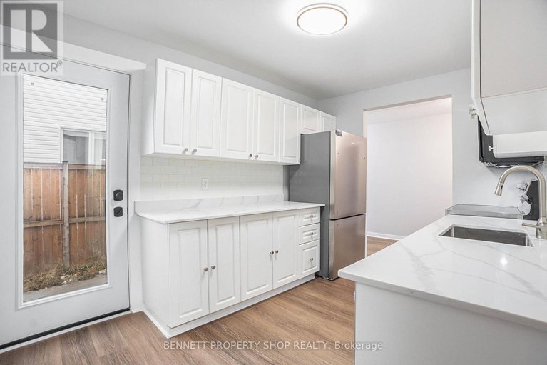 28988250/1327-avenue-s-avenue/eastway-gardensindustrial-park/ottawa/ontario/K1G0C4_9