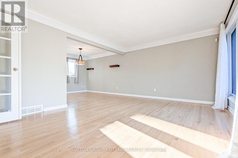 28861066/866-claude-street/castle-heightsrideau-high/ottawa/ontario/K1K2S6_5