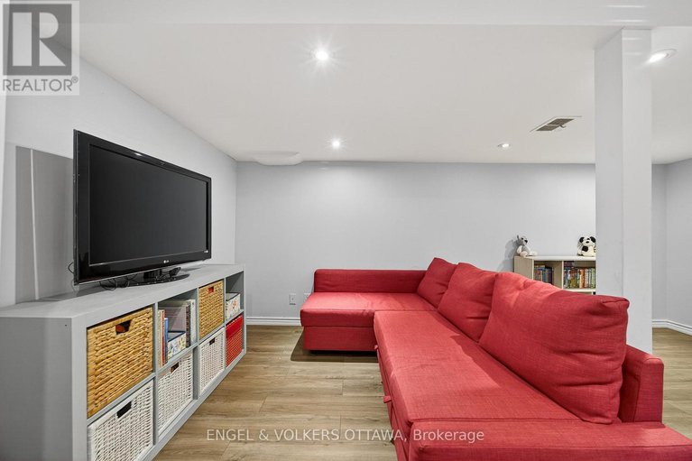 28835292/557-roosevelt-avenue/mckellarhighland/ottawa/ontario/K2A2A2_36