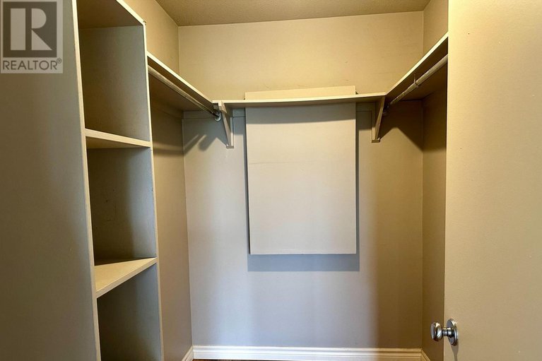 28795626/408-214-viewmount-drive/borden-farmstewart-farmcarleton-heightsparkwood-hills/ottawa/ontario/K2E7X3_12