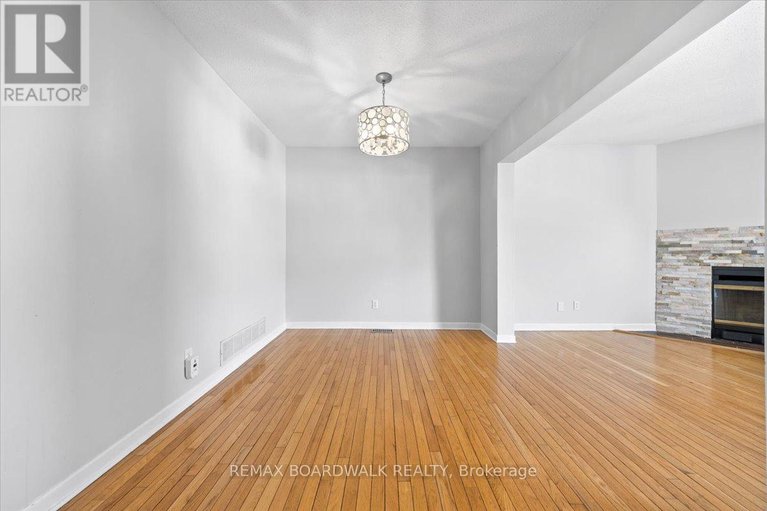 29445162/1513-thurlow-street/fallingbrookridgemount/ottawa/ontario/K4A2K9_44