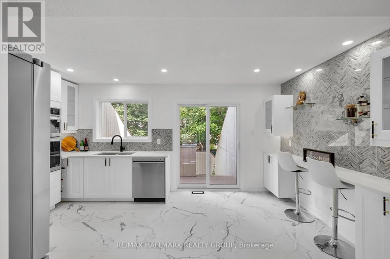 28594235/213-booth-street/west-centre-town/ottawa/ontario/K1R7V4_16