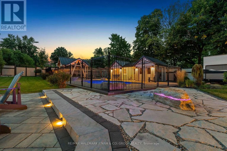 28864711/6577-michelangelo-court/north-gower/ottawa/ontario/K0A2T0_45