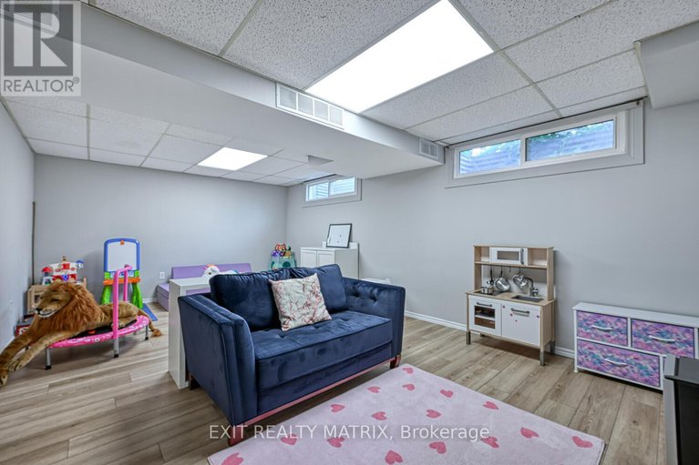 28875477/90-chesterton-drive/borden-farmstewart-farmcarleton-heightsparkwood-hills/ottawa/ontario/K2E5T6_18
