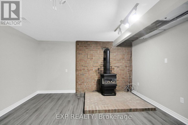 28980105/1083-eadie-road/village-of-russell/russell/ontario/K4R1E5_18