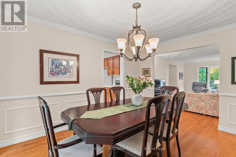 28824766/9-sundance-court/sheahan-estatestrend-village/ottawa/ontario/K2H8T4_13