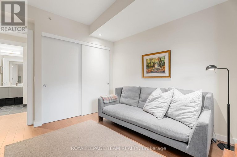 28408912/504-135-barrette-street/vanier/ottawa/ontario/K1L7Z9_31