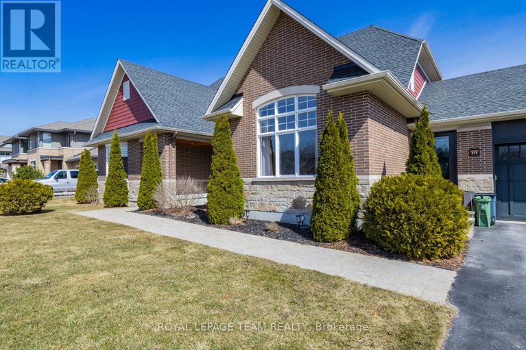 28933926/213-cabrelle-place-e/manotick-village-manotick-estates/ottawa/ontario/K4M0A9_3