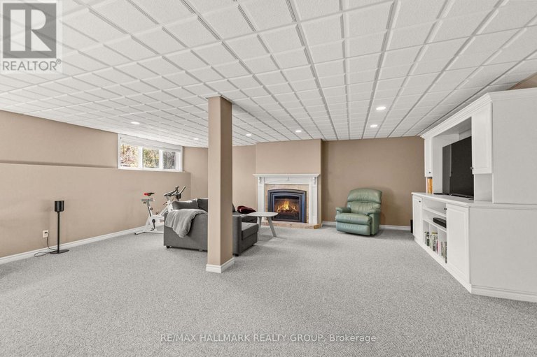 29050098/2605-pierrette-drive/cumberland-estates/ottawa/ontario/K4C1B6_29