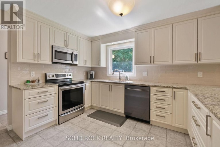 28631111/209-deerwood-drive/fitzroy-ward-south-west/ottawa/ontario/K0A2H0_14