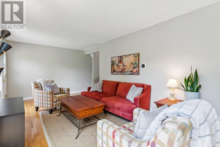 28585598/74-4634-cosmic-place/pineview/ottawa/ontario/K1B4R8_9