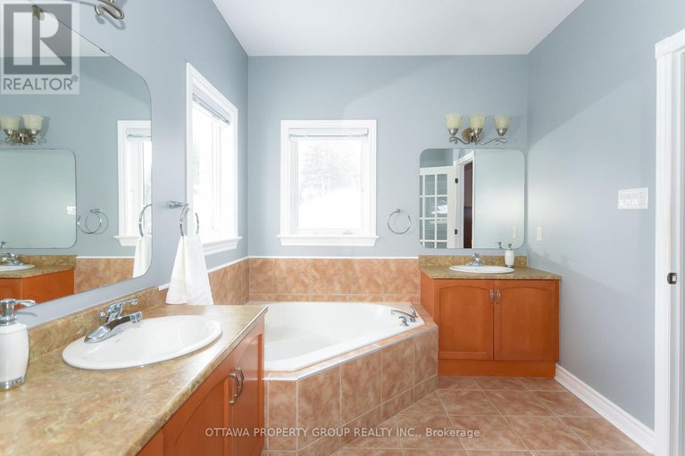 27942991/36-de-la-rive-drive/embrun/russell/ontario/K0A1W0_24