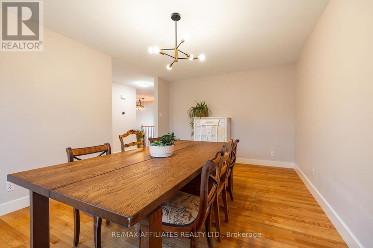 29083529/1687-tache-way/fallingbrookpineridge/ottawa/ontario/K4A2T5_5